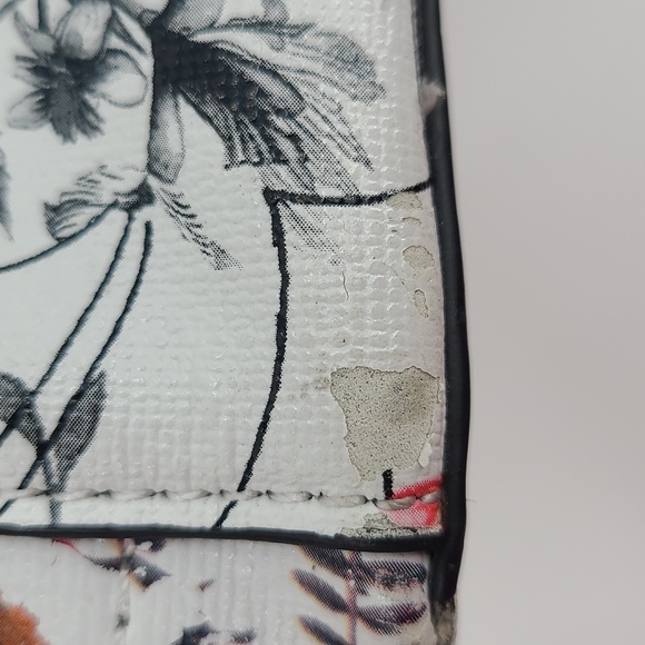 Whitebgreen red floral dragonfly zip up hand bag purse pretty cute - Picture 7 of 9